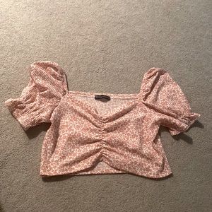 Cute cropped pink shirt. #beachy!